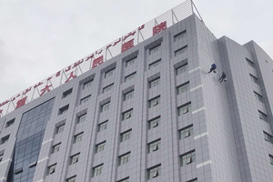 乌鲁木齐县鸿儒鼎旺 专业玻璃清洗与建筑物清洁服务推荐