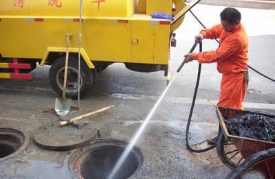 迎新春小区焕新颜——无锡开展下水道与污水池清理，保障居民欢度佳节